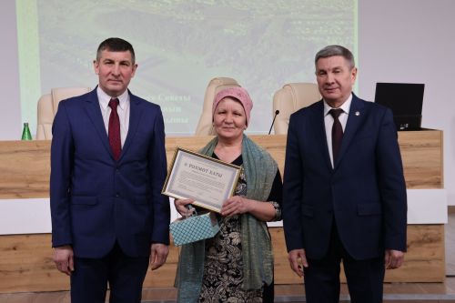 Актаныш районында «Яшьлек» яшьләр үзәгендә гражданнар җыены узды