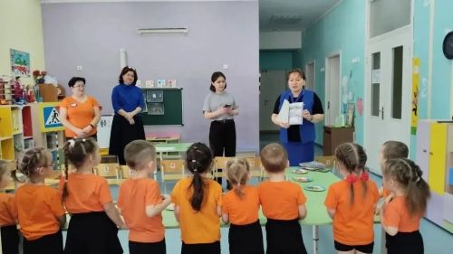 Маленькие пешеходы Большого Актаныша: в детском саду «Умырзая» изготовили светоотражатели