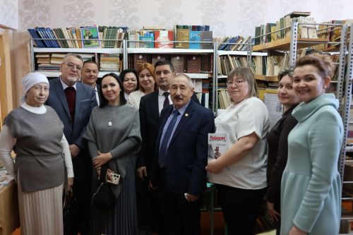 Роберт Сәлахиев исеме күңелләрдә мәңге калачак: Татар Суыксуы авылында мемориаль такта ачылды