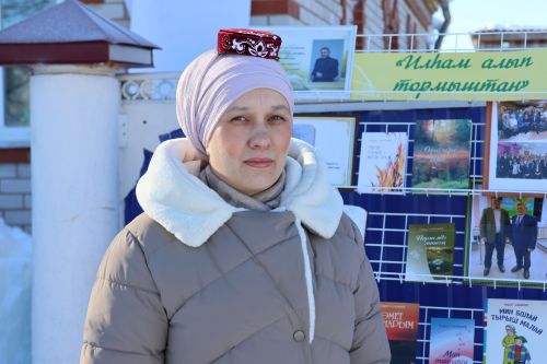 Роберт Сәлахиев исеме күңелләрдә мәңге калачак: Татар Суыксуы авылында мемориаль такта ачылды