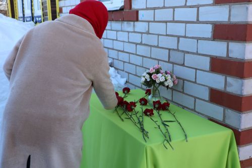 Роберт Сәлахиев исеме күңелләрдә мәңге калачак: Татар Суыксуы авылында мемориаль такта ачылды