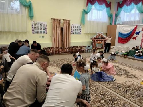 «Әти белән — хәвефсез!»: «Каенкай» балалар бакчасында Ватанны саклаучылар көнен файдалы уздырдылар