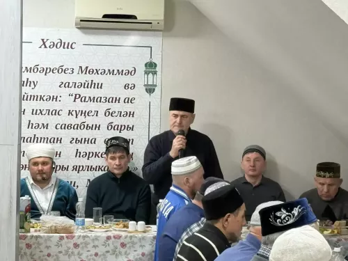 Казандагы Актаныш якташлар җәмгыяте җитәкчесе Вәсим Вахитов туган ягында ифтар мәҗлесе оештырды