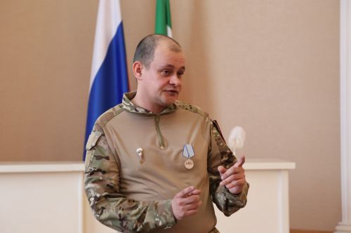 МХО Герое Риваз Рәхмәтуллин ЗАГС бүлегендә укучылар белән очрашты