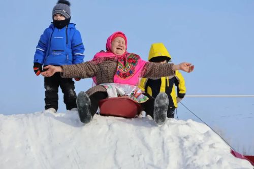 Хуш киләсең, көләч яз: Мари Суыксуында узган Уйярня бәйрәменнән безнең репортаж
