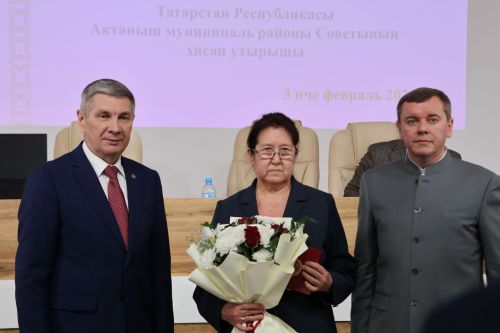 Актанышта хезмәт алдынгылары бүләкләнде