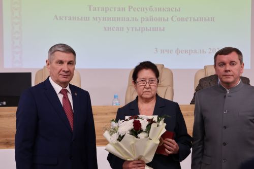 Актанышта хезмәт алдынгылары бүләкләнде