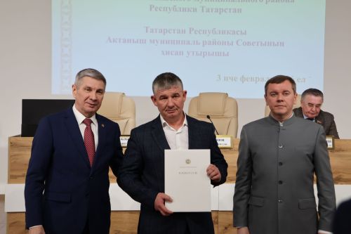 Актанышта хезмәт алдынгылары бүләкләнде