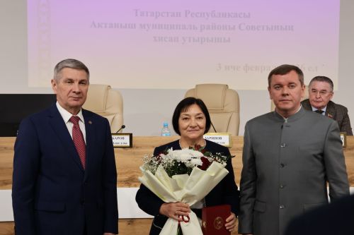 Актанышта хезмәт алдынгылары бүләкләнде