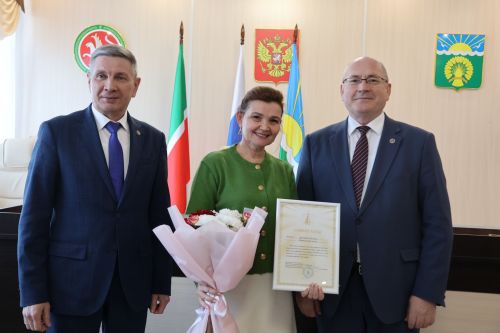 Райондашларыбыз Бөтендөнья татар конгрессының рәхмәт хаты белән бүләкләнде