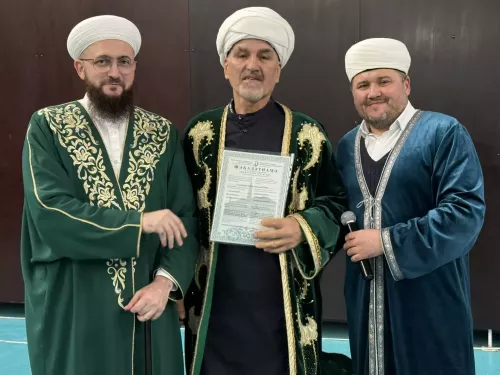 Мөфти Камил хәзрәт Сәмигуллин эшлекле сәфәр барышында  Актаныш районы имамнарына шәһадәтнамәләр тапшырды