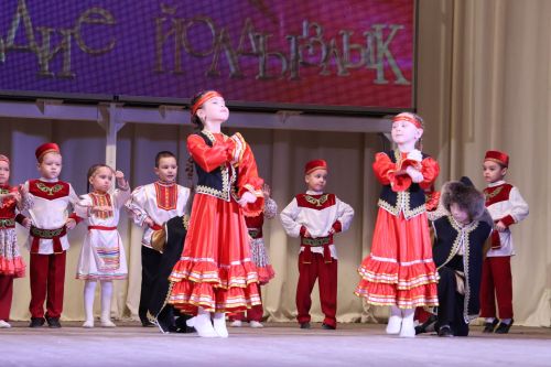 «Йолдызлык – 2026»: Балалар бакчалары гала-концертыннан безнең репортаж