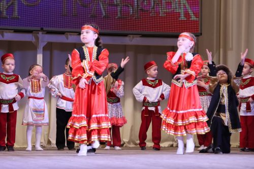 «Йолдызлык – 2026»: Балалар бакчалары гала-концертыннан безнең репортаж