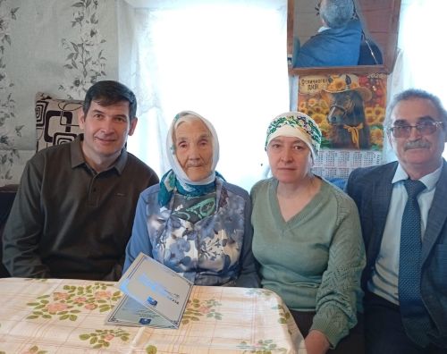 Такталачык авылында яшәүче Гөлсимә Якупова 90 яшьлек юбилеен билгеләп үтте