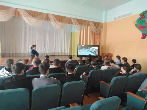 ЮХИДИ хезмәткәрләре язгы каникуллар алдыннан Киров мәктәбе укучылары белән очрашты