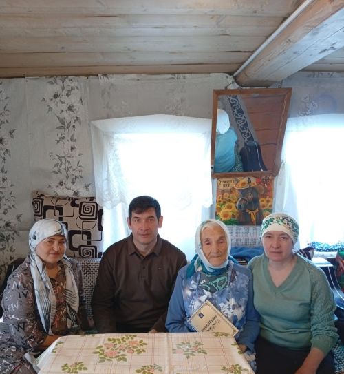 Такталачык авылында яшәүче Гөлсимә Якупова 90 яшьлек юбилеен билгеләп үтте