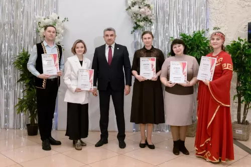 Безнең мөгаллимнәр туган тел укытучылары бәйгесендә җиңде