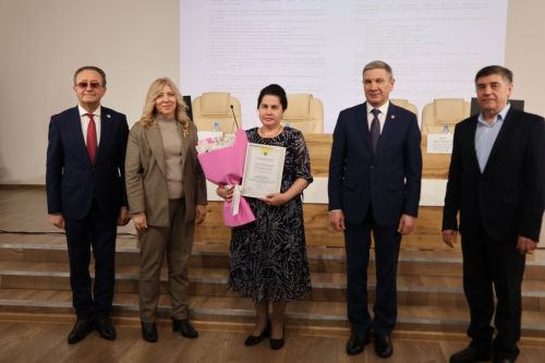 Актанышның сәламәтлек саклау хезмәткәрләре дәүләт бүләкләренә лаек булды