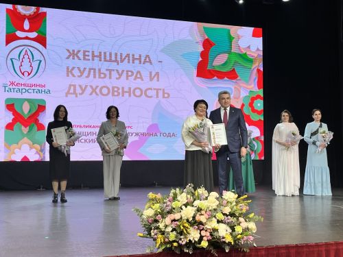 Кәзкәй китапханәчесе Гөлназ Әхмәдишина республикакүләм бәйрәмдә бүләкләнде
