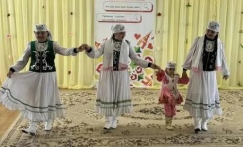 Әхмәтовлар гаиләсе — республикакүләм фестиваль призёры
