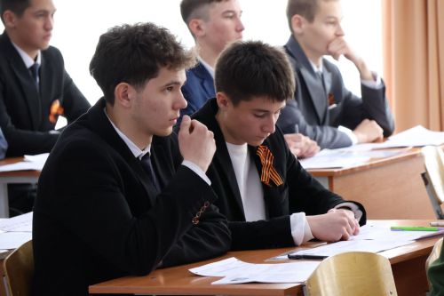 Актаныш технология техникумында узган «Җиңү диктанты» акциясе студентларны, укытучыларны һәм кунакларны бер мәйданга җыйды