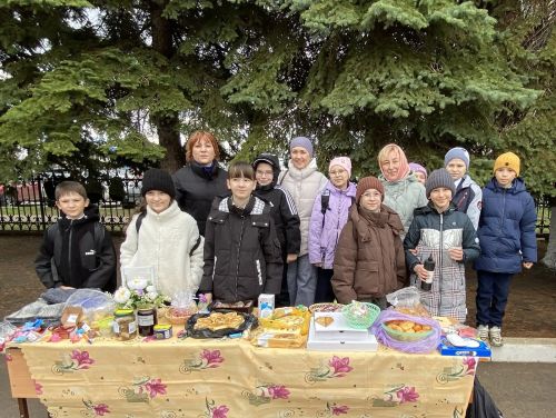 Актанышның 2нче санлы мәктәбендә хәйрия ярминкәсе һәм «Карга боткасы» бәйрәме узды