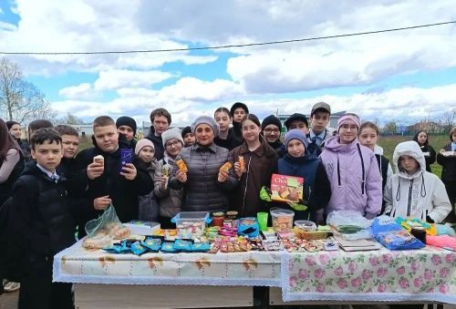 Актанышның 2нче санлы мәктәбендә хәйрия ярминкәсе һәм «Карга боткасы» бәйрәме узды