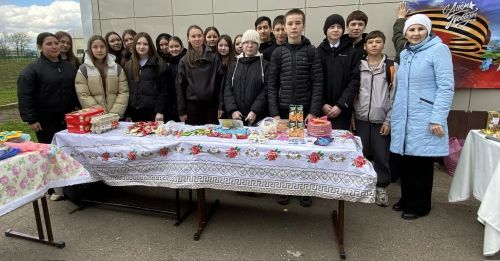Актанышның 2нче санлы мәктәбендә хәйрия ярминкәсе һәм «Карга боткасы» бәйрәме узды