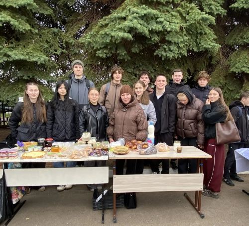 Актанышның 2нче санлы мәктәбендә хәйрия ярминкәсе һәм «Карга боткасы» бәйрәме узды