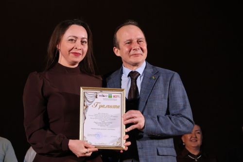 Актаныштагы Театр айлыгында җиңүчеләрне режиссер Александр Долматов тәбрик итте