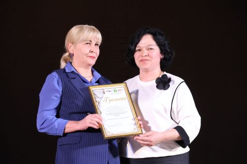 Актаныштагы Театр айлыгында җиңүчеләрне режиссер Александр Долматов тәбрик итте