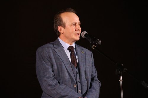 Актаныштагы Театр айлыгында җиңүчеләрне режиссер Александр Долматов тәбрик итте