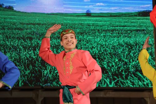 «Агыйдел» дәүләт җыр һәм бию ансамбленең «Җырланмаган әле безнең җыр» концертыннан репортаж