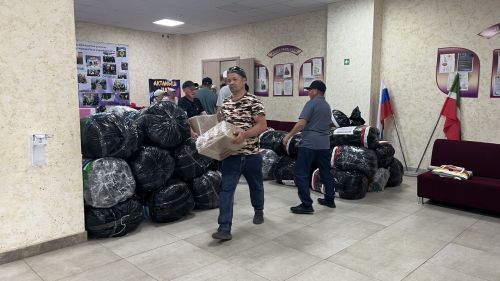 Халык көче — фронтка терәк: Актаныштан чираттагы гуманитар йөк юлга чыкты