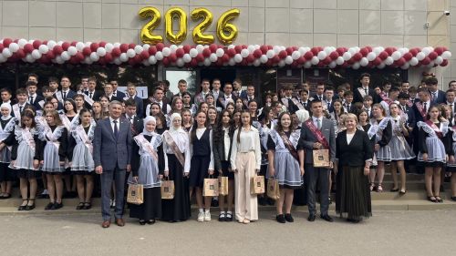 Ленар Зарипов чыгарылыш сыйныфы укучыларына: Сезгә карап Актаныш районы турында фикер йөртәчәкләр