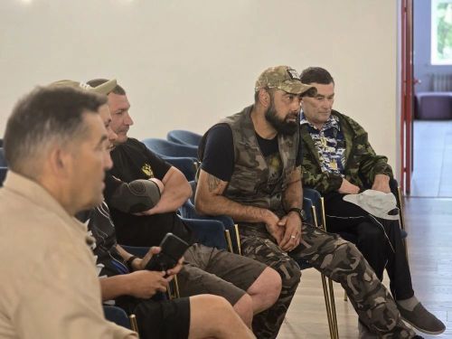 Ленар Зарипов махсус хәрби операция ветераннары белән очрашты