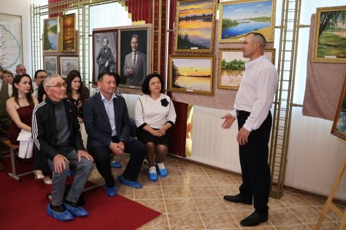 Туган якны өйрәнү музеенда Айрат Сәрвәровның “Гүзәл туган җирем” күргәзмәсе ачылды