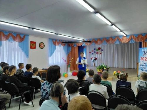Такталачык коррекцион мәктәбендә укучылар белән юл иминлегенә багышланган очрашу узды
