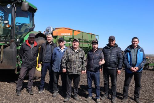 «Әнәк» агрофирмасында язгы чәчү: көненә 650 гектарга кадәр эш башкарыла