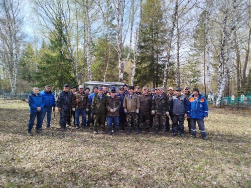 Бердәмлек билгесе: май ялларында зиратлар тәртипкә китерелде