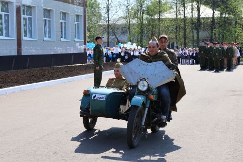 Актанышта беренче Җиңү парады узуга — 51 ел: ветеран-укытучы тарихи хатирәләр белән уртаклашты
