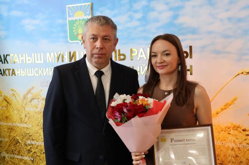 Актаныш районында социаль өлкә хезмәткәрләренә дәүләт бүләкләре тапшырылды