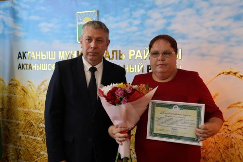 Актаныш районында социаль өлкә хезмәткәрләренә дәүләт бүләкләре тапшырылды