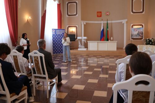 Россия көне алдыннан яшь актанышлыларга паспорт тапшырдылар