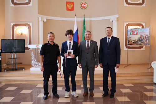 Россия көне алдыннан яшь актанышлыларга паспорт тапшырдылар