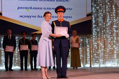 «Ватанга хезмәт итәм!»: Хәсән Заманов исемендәге кадет мәктәбе республикада сынатмады