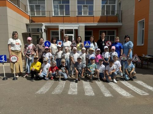 «Әтәчкәй» балалар бакчасында юл йөрү кагыйдәләрен күңелле чара аша ныгыттылар