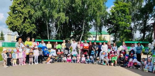 «Ромашка» балалар бакчасында коляскалар парады узды
