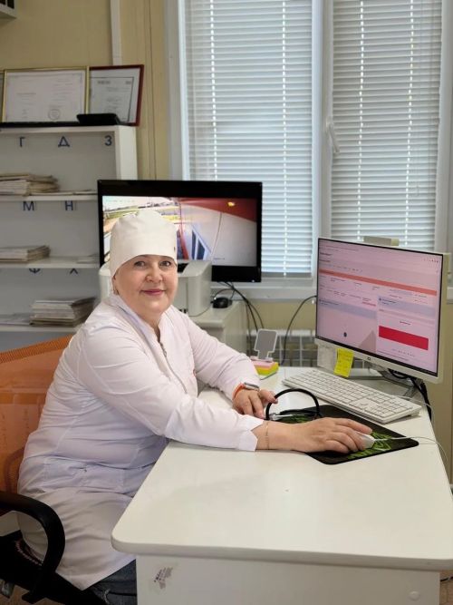 Медицина хезмәткәрләре көнен каршылап: Әҗәкүлнең ак халатлы фәрештәсе