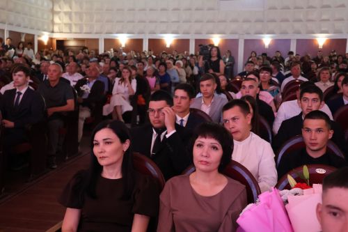Актанышта технология техникумы студентларына дипломнар тапшырылды